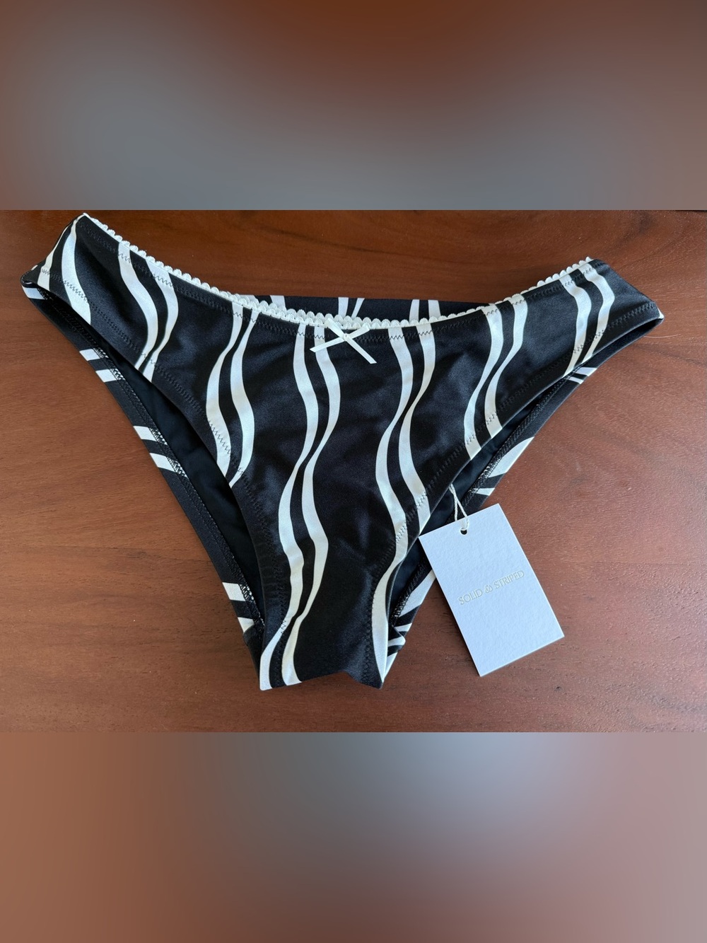 SOLID & STRIPED Black and White Wave-Print Swim Trunks